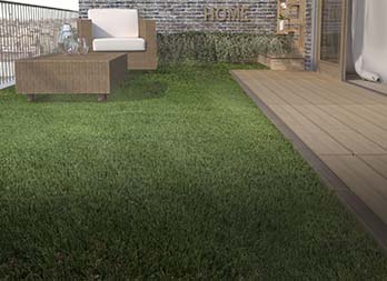 Natural-looking artificial grass with memory blades