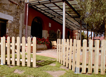Valla clásica de madera de pino